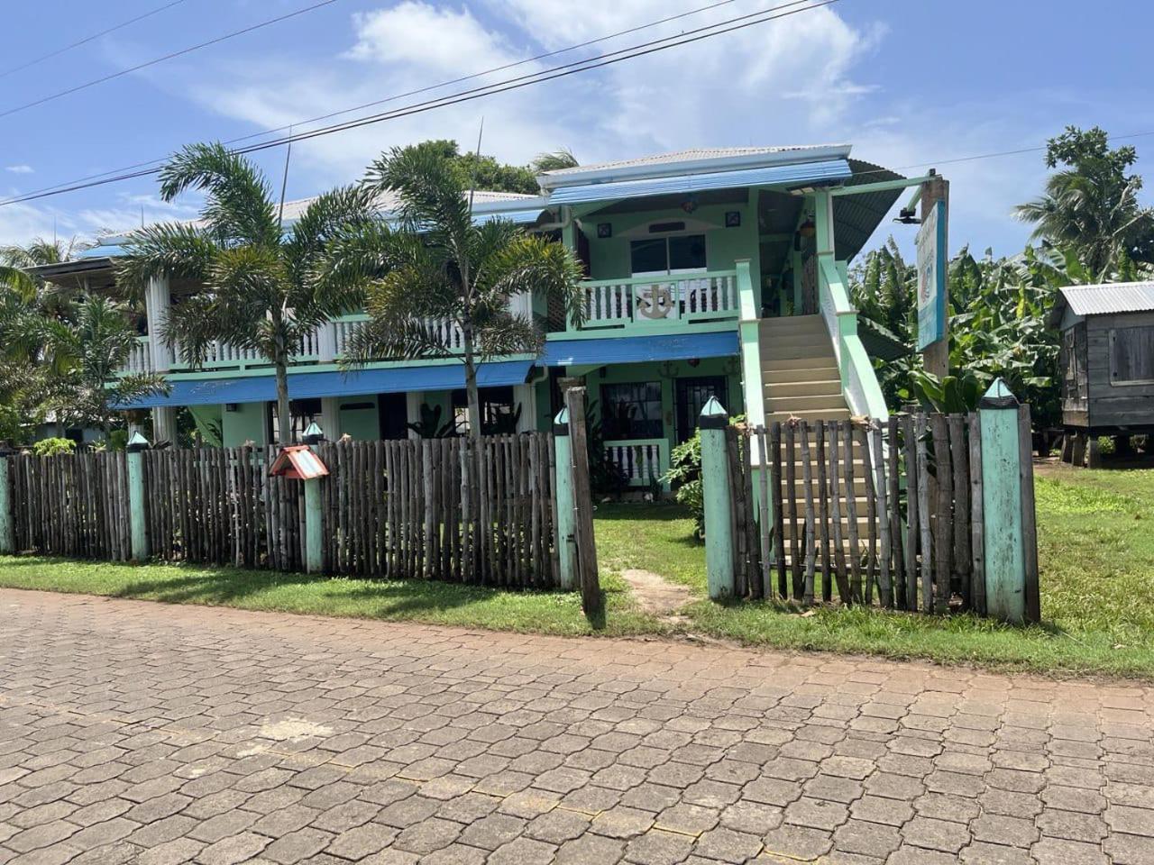 Hospedaje Rosa Del Mar & Sweets Cafe South End Экстерьер фото